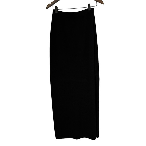 Classic St John Santana knit black maxi skirt in size 2 - Picture 1 of 7
